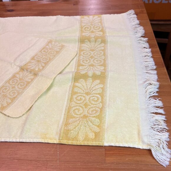 Cannon sculpted Vintage 70s YELLOW Bath Towel and washcloth set 1970s - Picture 2 of 14
